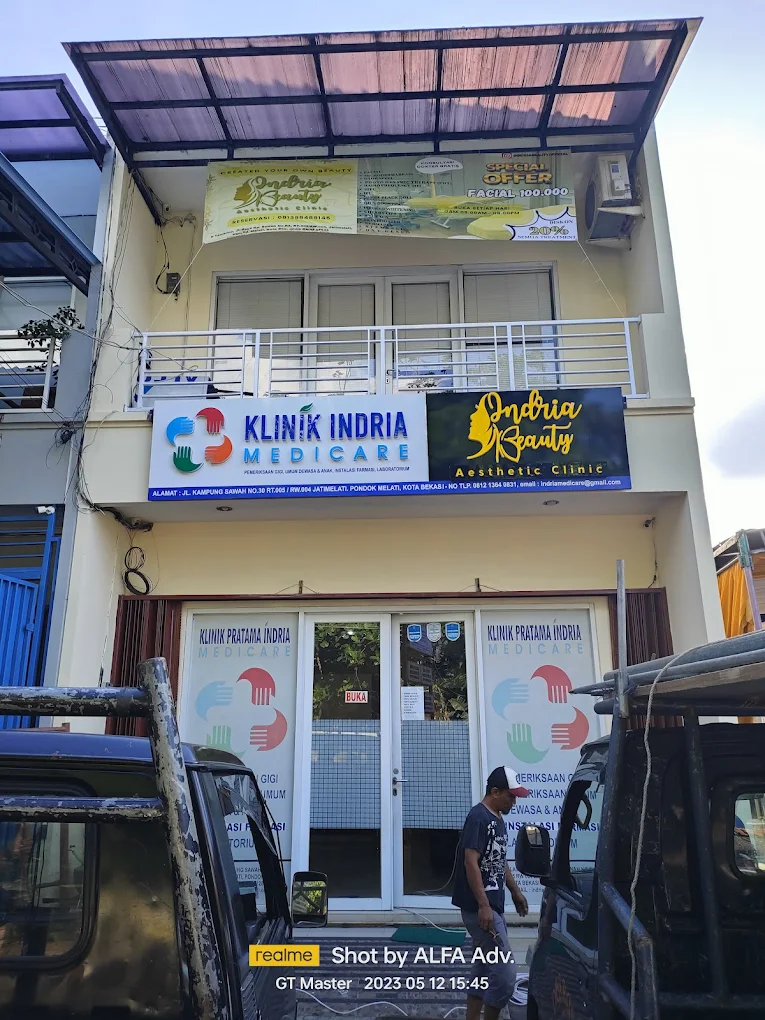 Huruf Timbul Gold – Indria Beauty Clinic
