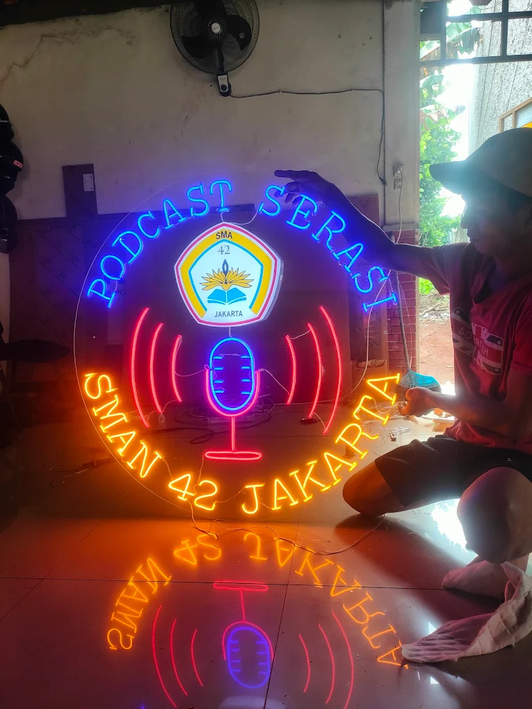 Neon Box Podcast Sekbar SMAN 42 Jakarta